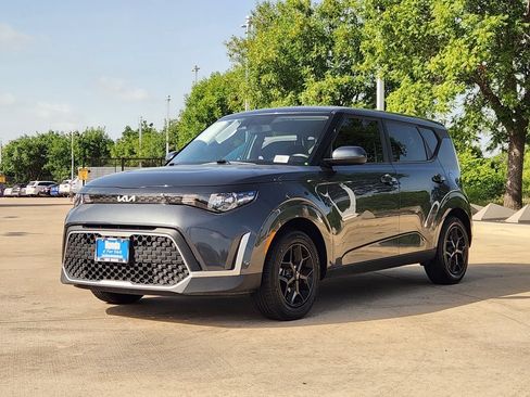 Used 2024 Kia Soul LX w/ Option Group 015 FWD image 3