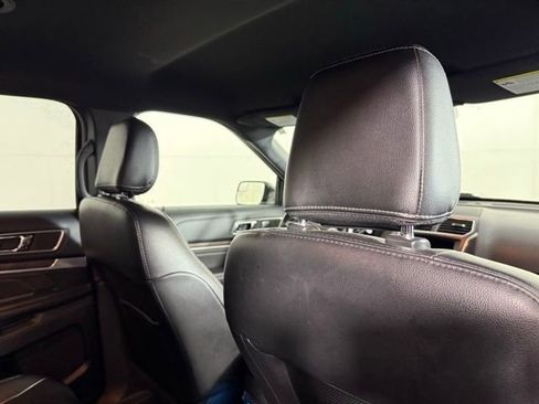 Used 2018 Ford Explorer Limited image 27
