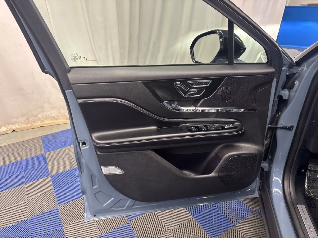 Used 2023 Lincoln Corsair AWD w/ Equipment Group 101A image 11
