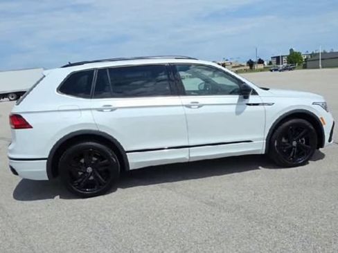 Used 2023 Volkswagen Tiguan SE R-Line FWD image 8