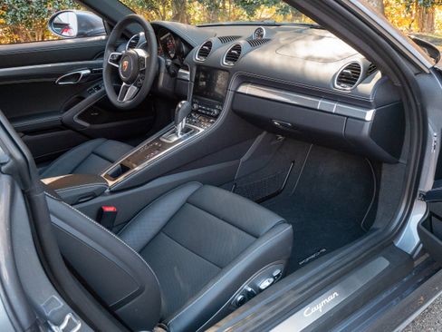 Used 2025 Porsche 718 Cayman image 31