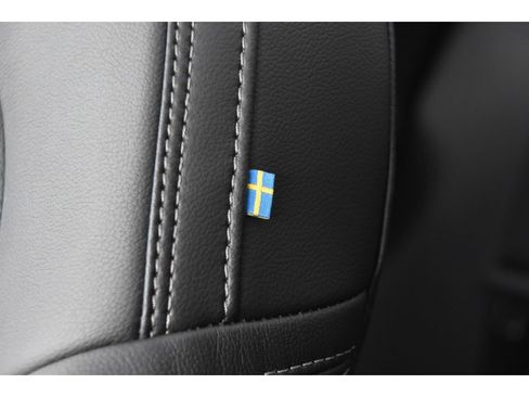 Certified 2025 Volvo XC40 B5 Core w/ Protection Package Premier image 37