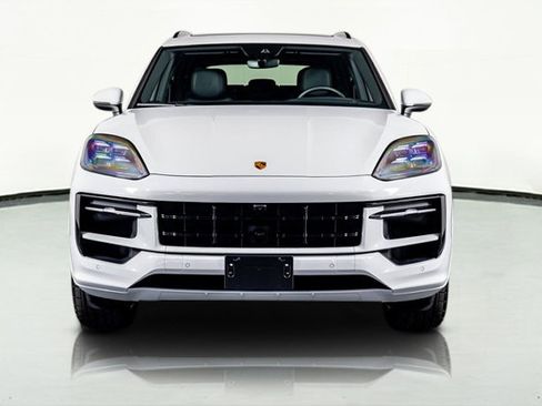 Used 2025 Porsche Cayenne image 10