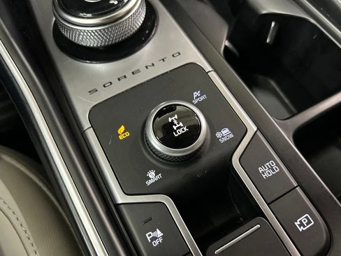 Used 2022 Kia Sorento S AWD/4WD image 25