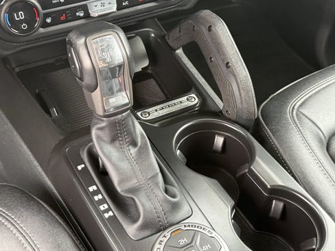 Certified 2025 Ford Bronco Badlands AWD/4WD image 32