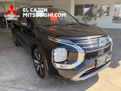 Used 2025 Mitsubishi Outlander SE