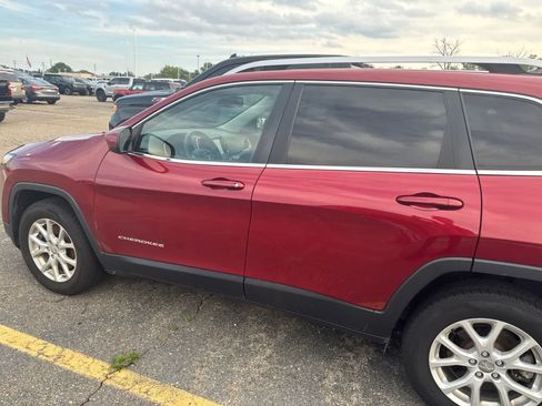 Used 2016 Jeep Cherokee Latitude w/ Cold Weather Group AWD/4WD image 18