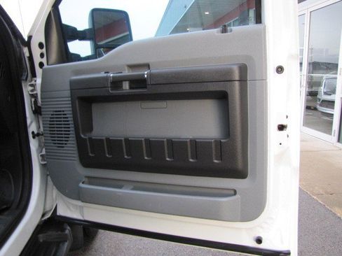 Used 2015 Ford F550 2WD Regular Cab Super Duty image 26