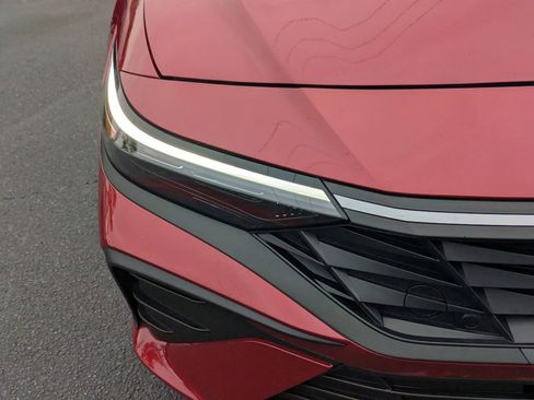 Used 2025 Hyundai Elantra Sport image 8