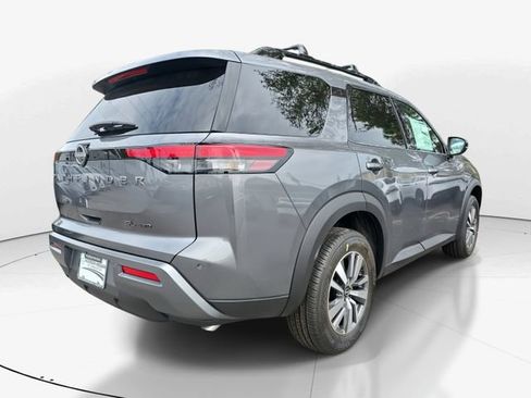 New 2026 Nissan Pathfinder SL image 10