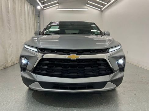 Used 2025 Chevrolet Blazer LT FWD image 3