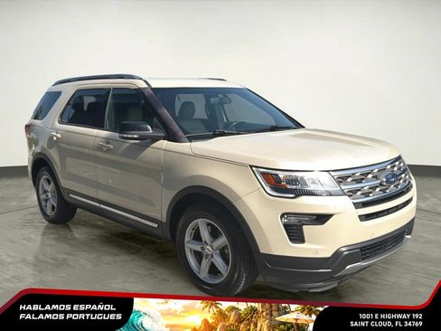 Used 2018 Ford Explorer XLT w/ Equipment Group 202A FWD image 8