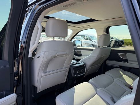Used 2025 Ford Expedition Max Platinum image 10