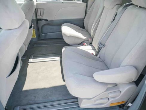 Used 2012 Toyota Sienna LE w/ Towing Pkg FWD image 17