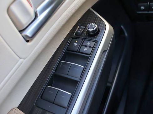 Used 2023 Toyota Sienna Limited FWD image 40