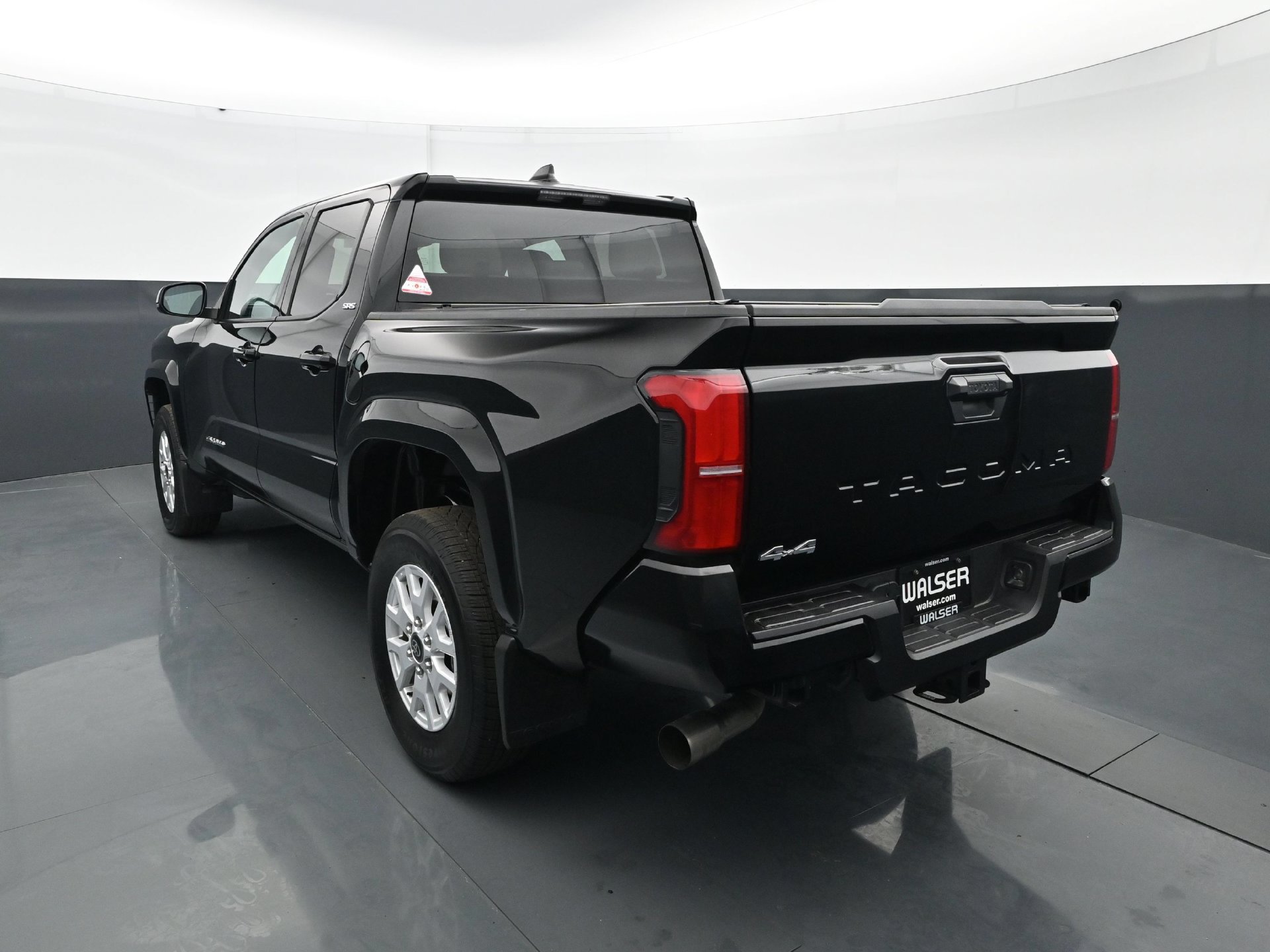 Used 2025 Toyota Tacoma SR5 AWD/4WD image 4