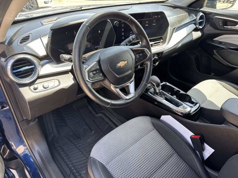 Used 2024 Chevrolet Trax LT w/ Driver Confidence Package FWD image 17