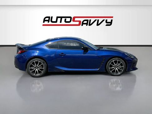 Used 2025 Toyota GR86 w/ ALL Weather Mat Package (TMS) RWD image 8