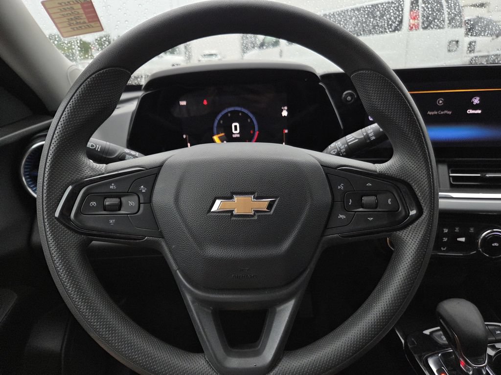 Used 2025 Chevrolet Trax LT FWD image 28