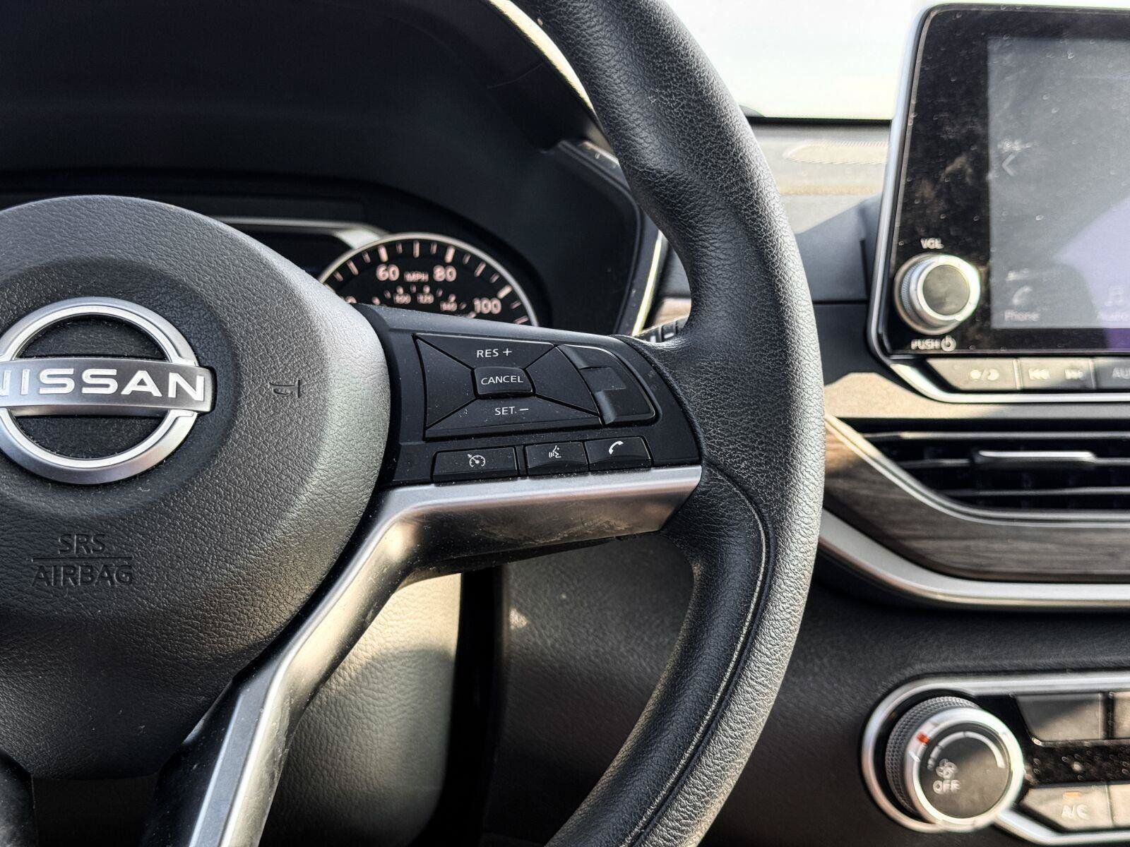 Used 2025 Nissan Altima 2.5 SV FWD image 18
