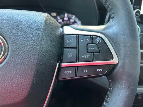 Used 2023 Toyota Highlander LE image 18