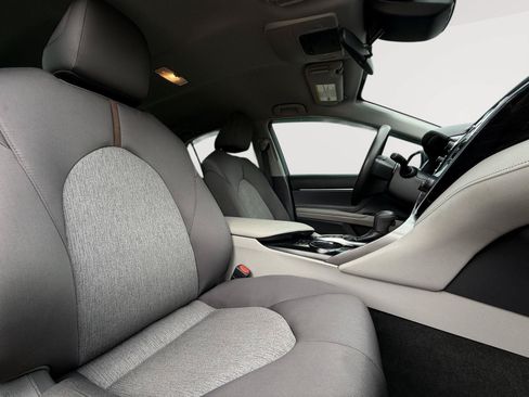 Used 2018 Toyota Camry LE FWD image 21
