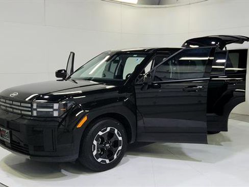 Used 2025 Hyundai Santa Fe SE image 30