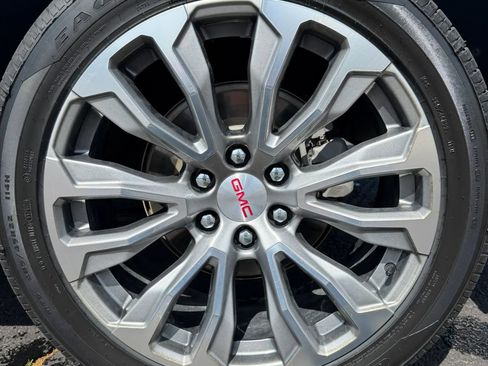 Used 2021 GMC Yukon XL Denali AWD/4WD image 9