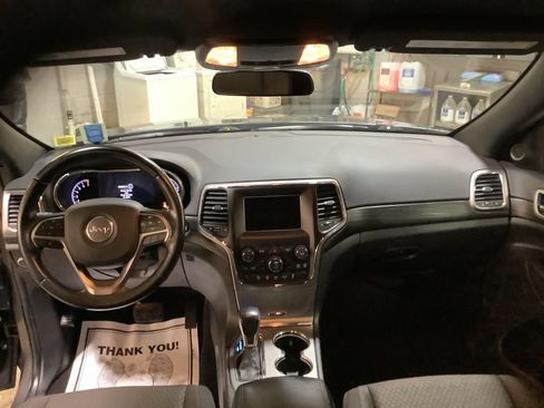 Used 2021 Jeep Grand Cherokee Laredo image 20