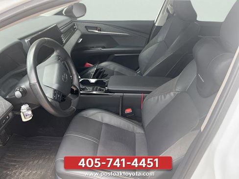 Used 2025 Toyota Camry XLE FWD image 8