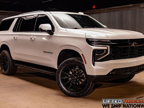 Used 2025 Chevrolet Suburban RST w/ Comfort Package image 1