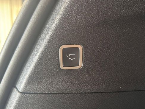 New 2026 Chrysler Pacifica Limited image 11