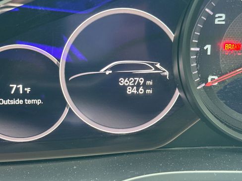 Used 2023 Porsche Cayenne Platinum Edition image 25