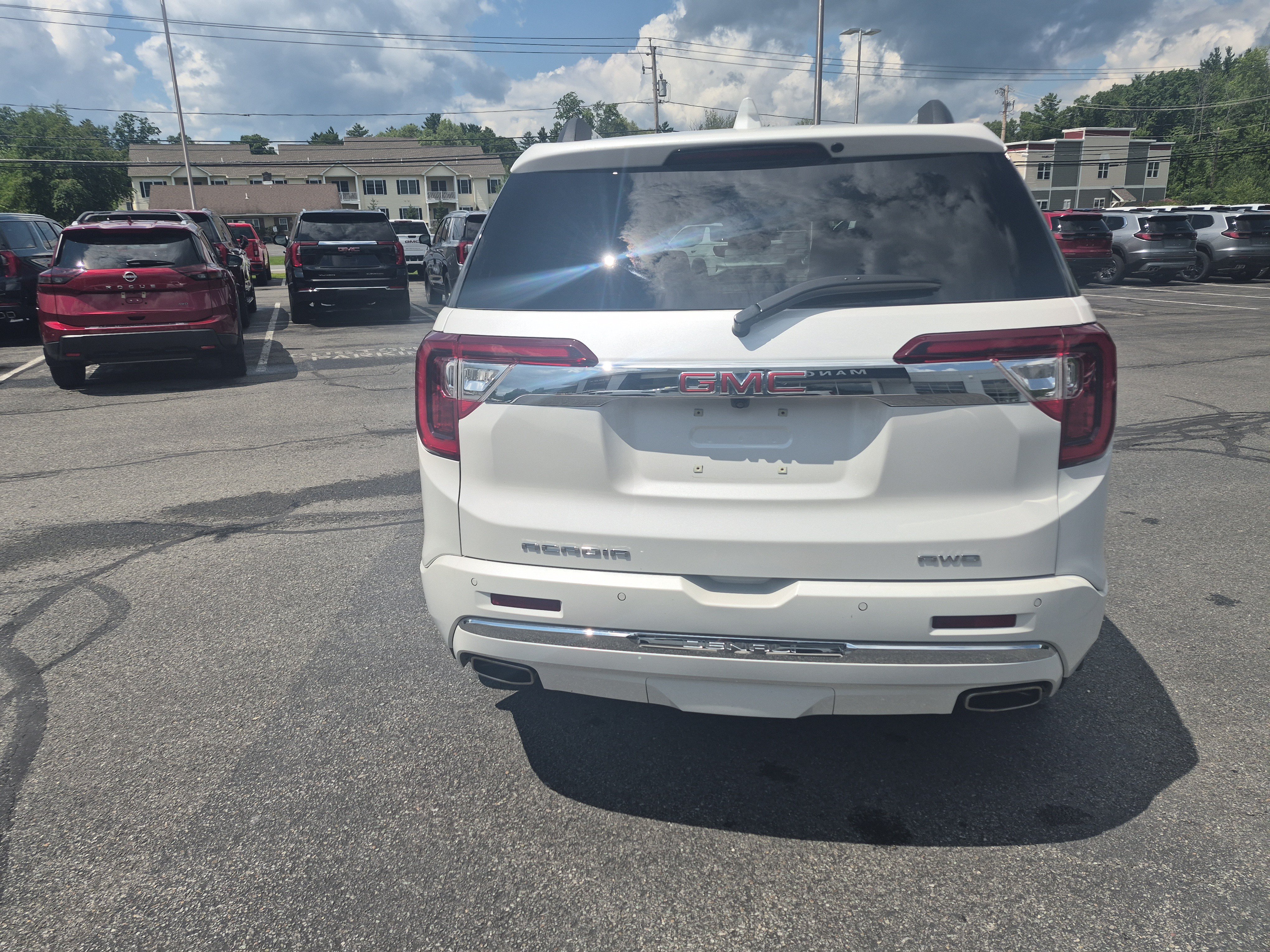 Used 2022 GMC Acadia Denali AWD/4WD image 4