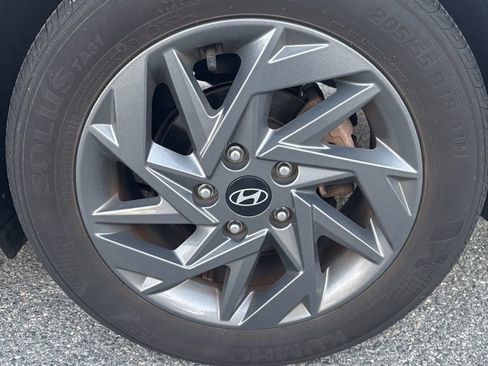 Used 2024 Hyundai Elantra SEL image 33