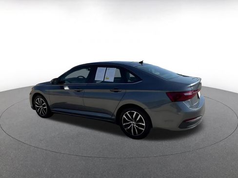 Used 2025 Volkswagen Jetta SE image 10