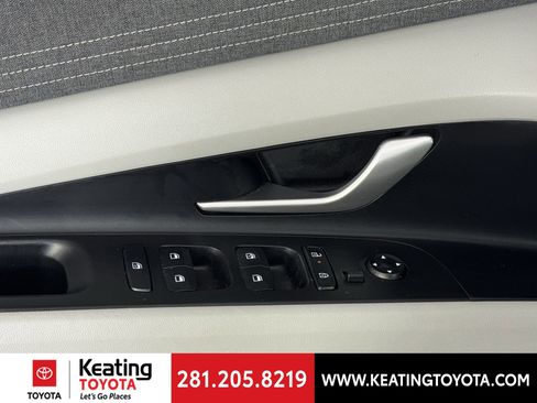 Used 2025 Hyundai Elantra Limited FWD image 12
