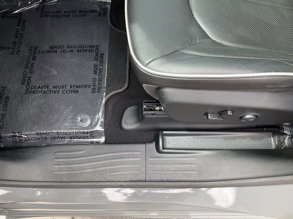 Used 2023 Chrysler Pacifica Limited w/ S Appearance Package FWD image 15