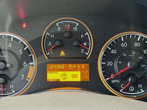 Used 2014 Nissan Armada Platinum image 18