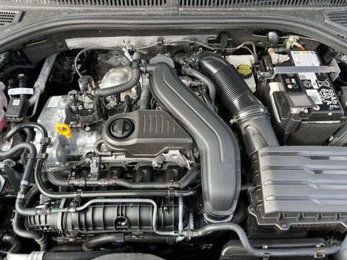 Used 2025 Volkswagen Jetta SE image 33