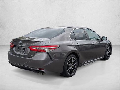 Used 2018 Toyota Camry SE image 5