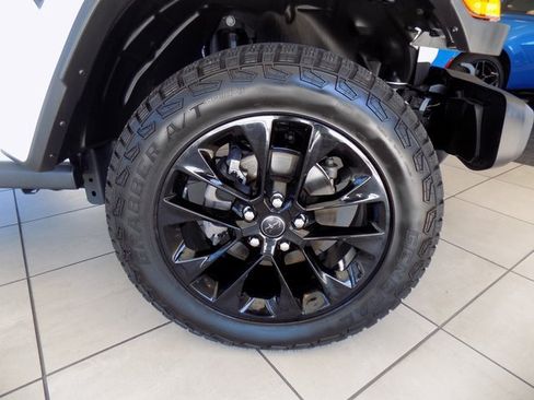 Certified 2025 Jeep Gladiator Nighthawk image 11