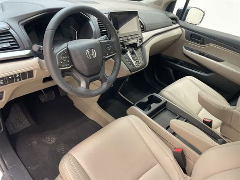 Certified 2024 Honda Odyssey EX-L image 2