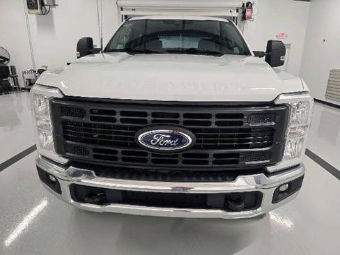 Used 2023 Ford F250 XL w/ FX4 Off-Road Package AWD/4WD image 4