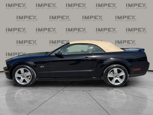 Used 2006 Ford Mustang GT RWD image 2