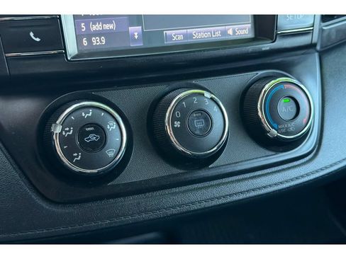 Used 2018 Toyota RAV4 LE w/ All Weather Liner Package FWD image 22