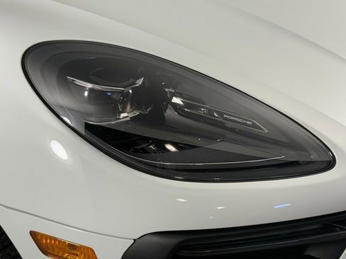 Certified 2026 Porsche Macan image 12
