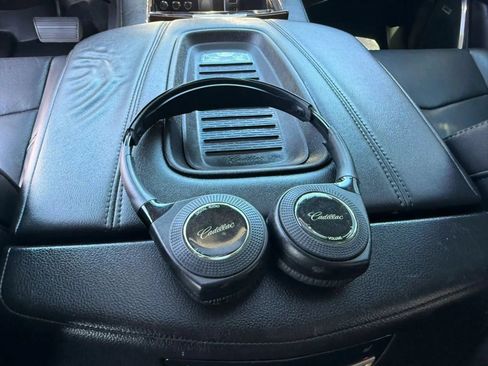 Used 2018 Cadillac Escalade Luxury AWD/4WD image 41