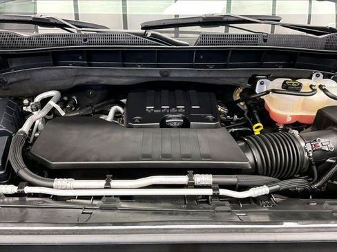 Used 2024 GMC Sierra 1500 SLE image 9