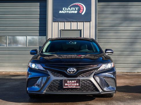 Used 2020 Toyota Camry SE FWD image 2